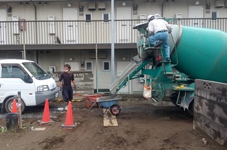 基礎の生コン流し