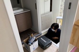床下の作業