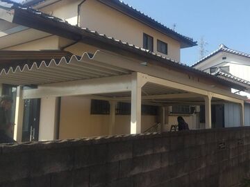 
              カーポートと外壁塗装
